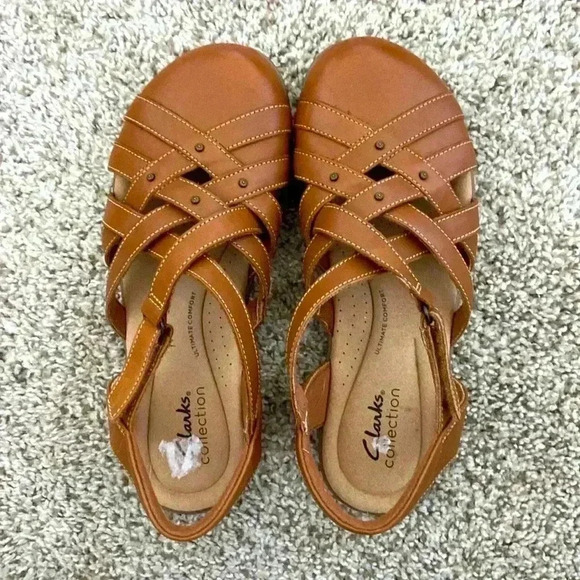 Clarks Brown Closed toe sandal Velcro strap size 7 - Picture 2 of 4